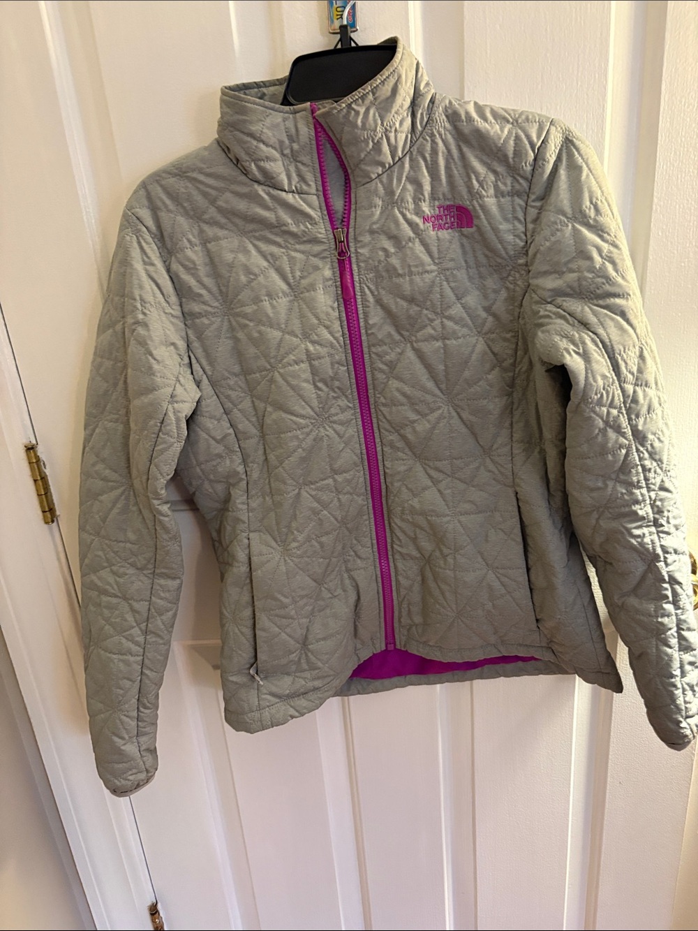 The North Face Kids Quilted Jacket in Light Gray with Pink Trim